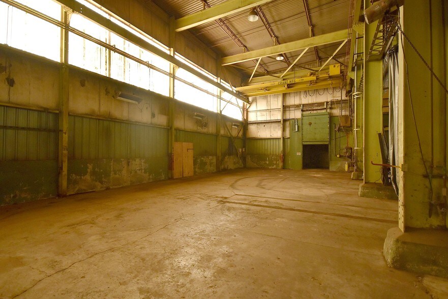 More Photos Of 420 Woodruff Rd, Joliet Warehouse For Lease