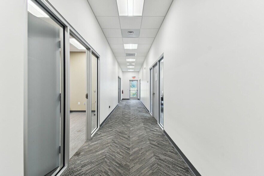 More Photos Of 924 Hale Ave, Brooksville Office For Sale