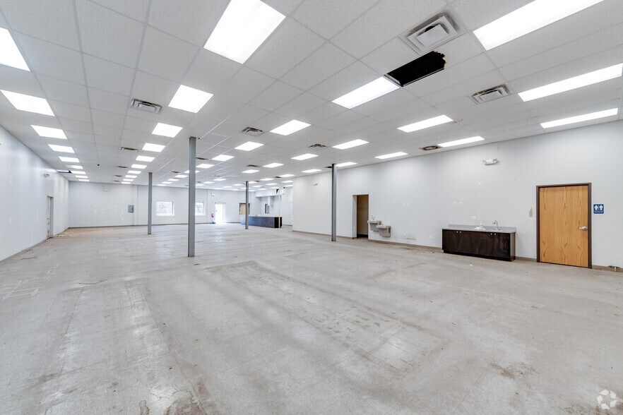 More Photos Of 1121 River St, Lansing Distribution For Lease