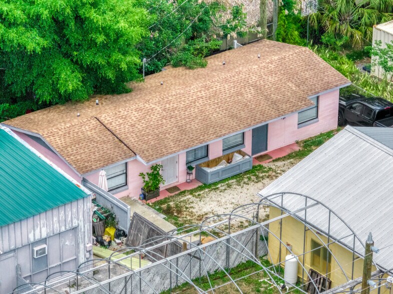 More Photos Of 408 N Ridgewood Dr, Sebring Freestanding For Sale