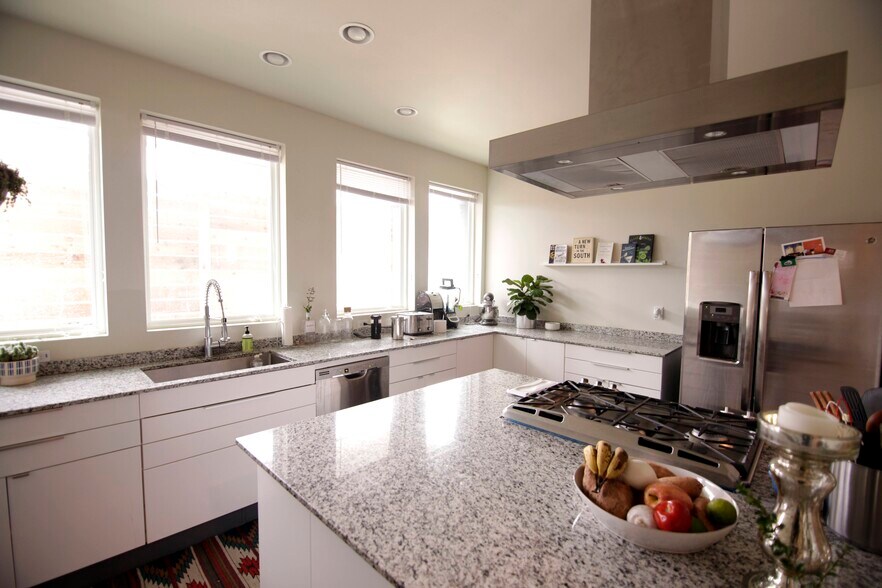 More Photos Of 300 N Parker Ave, Bryan Apartments For Sale