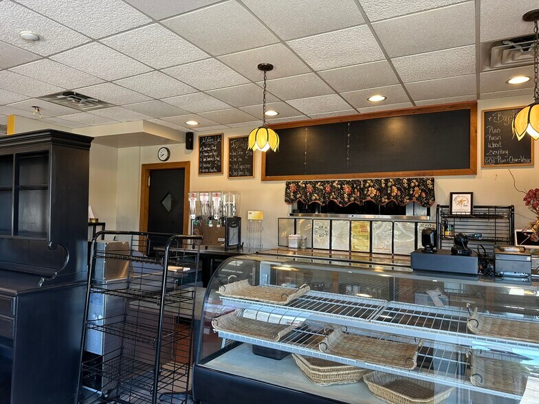 More Photos Of 194 Main St, Amesbury Restaurant For Sale