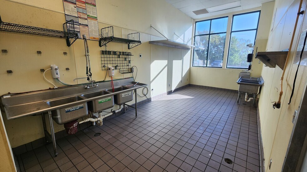 More Photos Of 500-508 Lexington Pky S, Saint Paul Restaurant For Lease