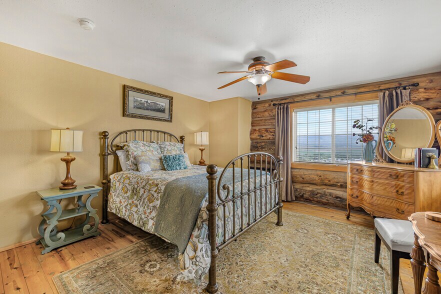 More Photos Of 13 Gott Ln, Salmon Hospitality For Sale