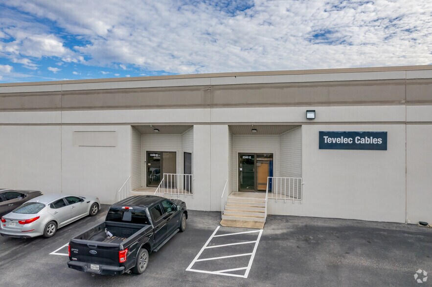 More Photos Of 2340 W Braker Ln, Austin Unknown For Lease