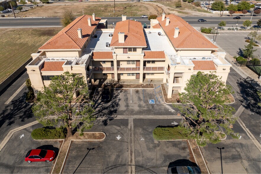 More Photos Of 3166 E Palmdale Blvd, Palmdale Office For Sale