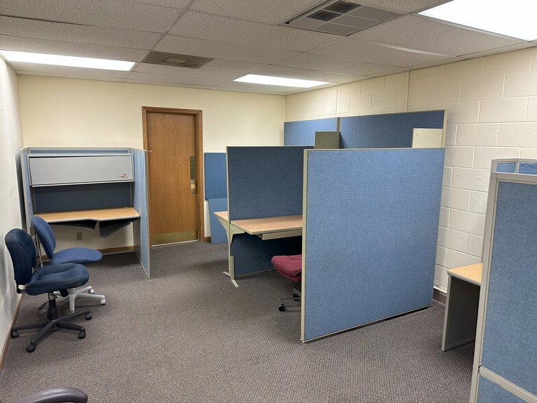More Photos Of 3001 Kishwaukee St, Rockford Industrial For Sale