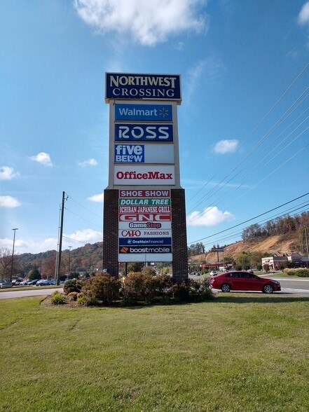 More Photos Of 6719-6741 Clinton Hwy, Knoxville Unknown For Lease