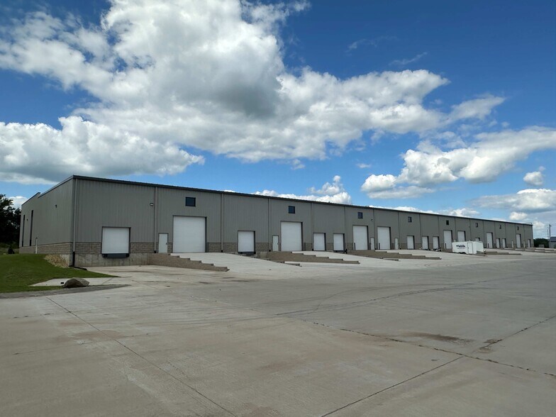 More Photos Of 2112 Robins Rd, Hiawatha Industrial For Sale