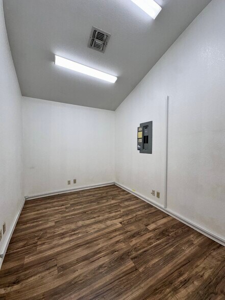 More Photos Of 1205 11th St, Reedley Storefront For Sale