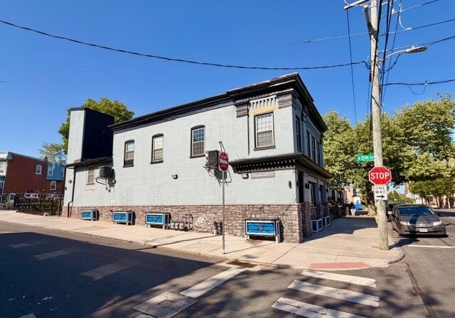More Photos Of 2501 N Market St, Wilmington Storefront Retail Residential For Sale