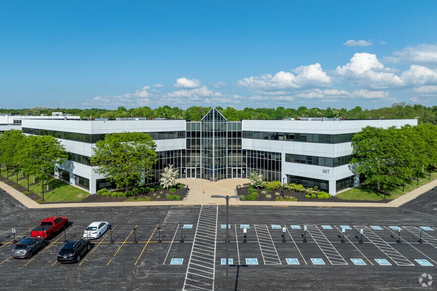 More Photos Of 367 Ghent Rd, Fairlawn Office For Lease