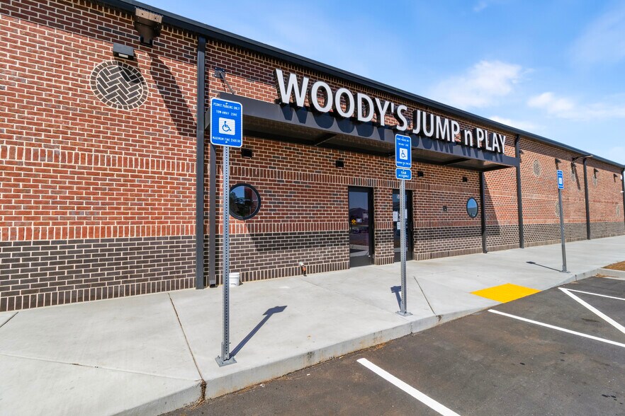 More Photos Of 585 Willow ln, McDonough Sports And Entertainment For Sale