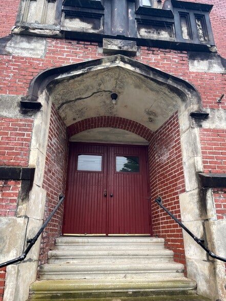 More Photos Of 21300 Chesterfield Ave, South Chesterfield Specialty For Sale