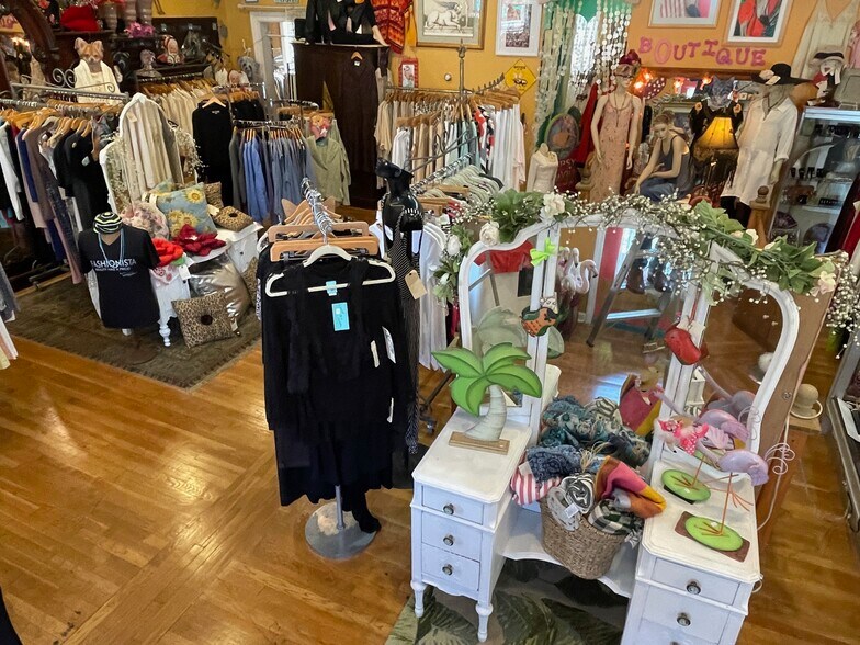 More Photos Of 84 Spring St, Eureka Springs Storefront Retail Residential For Sale