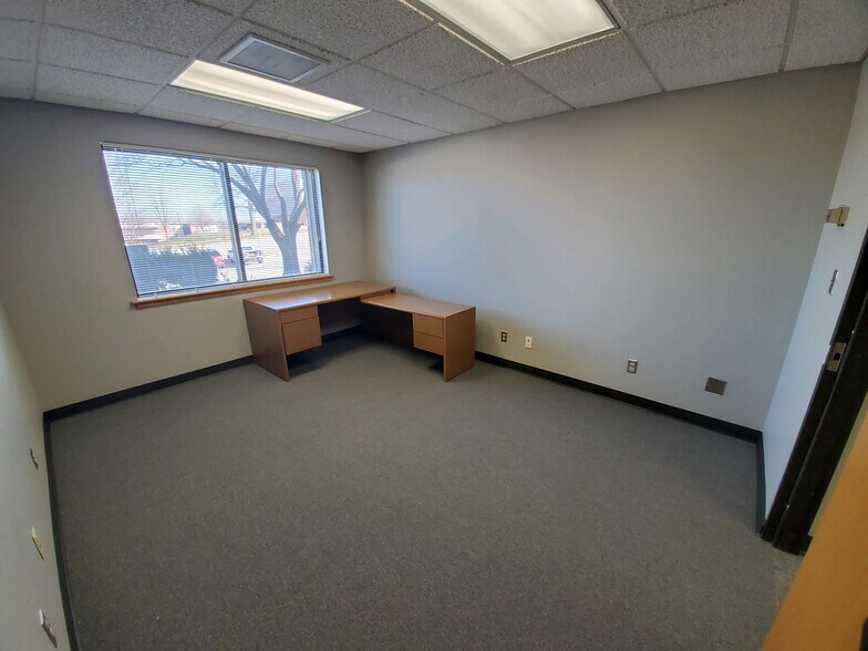 More Photos Of 2690 Fleur Dr, Des Moines Office For Lease