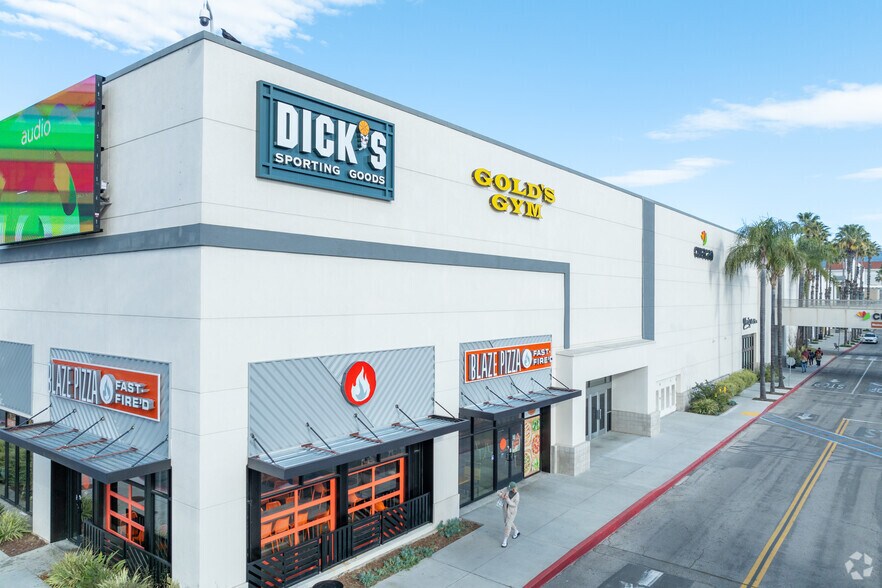 More Photos Of 9301 Tampa Ave, Northridge Unknown For Lease