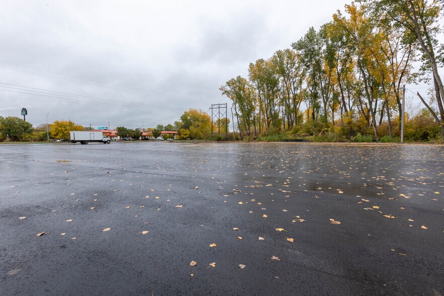 More Photos Of 6709 Universal Ave, Kansas City Warehouse For Sale