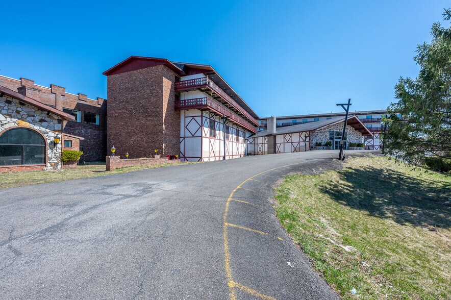 More Photos Of 4858 Route 32, Catskill Hotel For Lease
