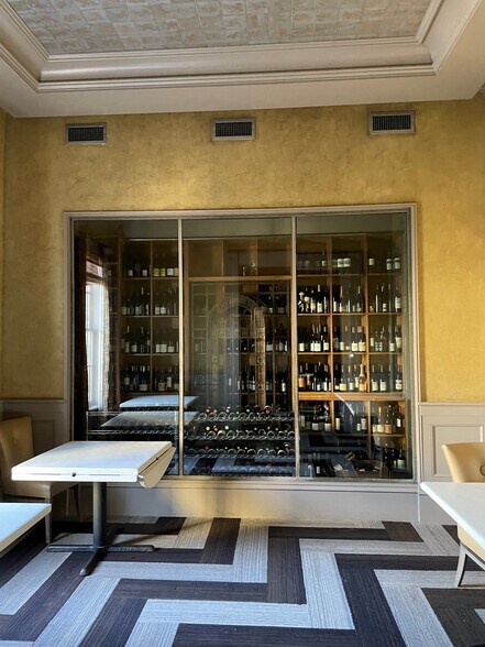 More Photos Of 1300 St Charles Ave, New Orleans Restaurant For Sale