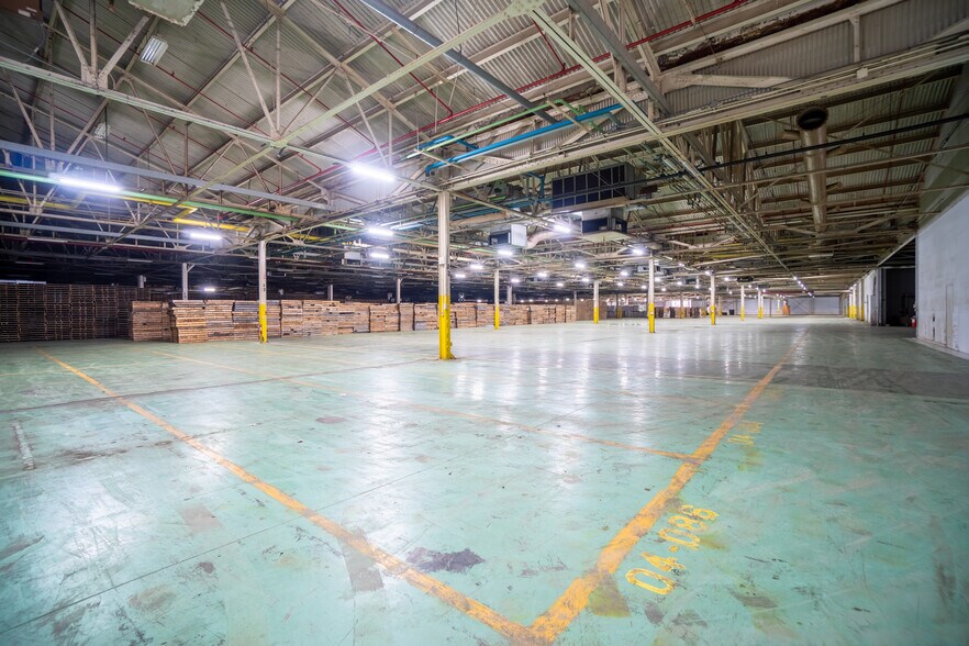 More Photos Of 625-707 W South Side Dr, Decatur Manufacturing For Sale