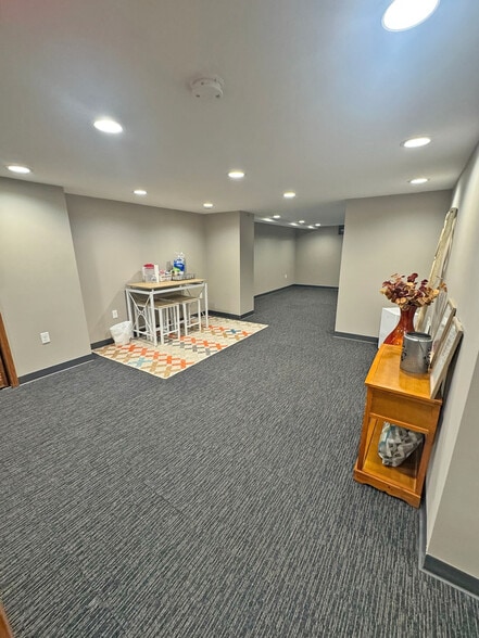 More Photos Of 444 N 12th Ave N, South Saint Paul Office For Lease