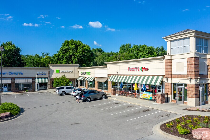 More Photos Of 8771-8901 W 95th St, Overland Park Storefront For Lease