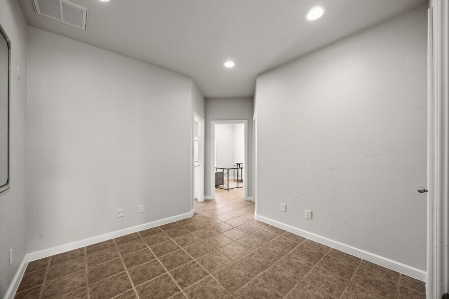 More Photos Of 401 Center Court Dr, Bridgeport Medical For Sale
