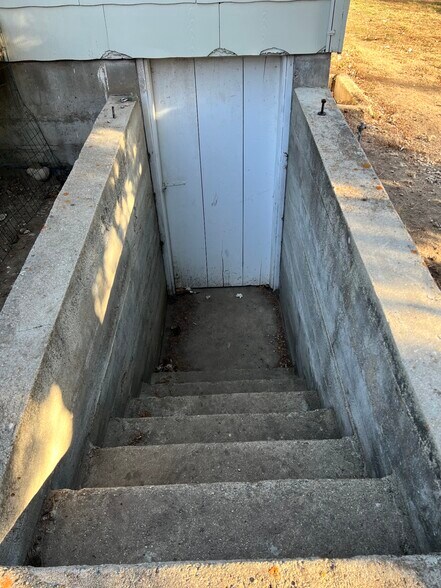 More Photos Of 100 US-14, Dayton Service For Sale