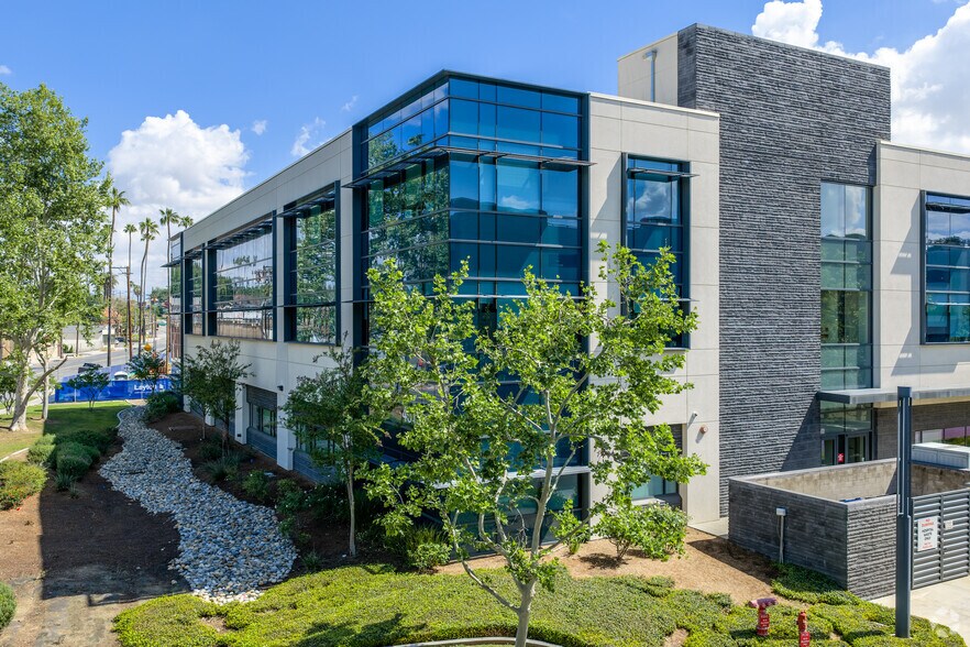 More Photos Of 4510 Brockton Ave, Riverside Unknown For Lease