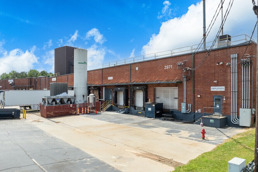 More Photos Of 2971 Olympic Industrial Dr SE, Smyrna Warehouse For Lease