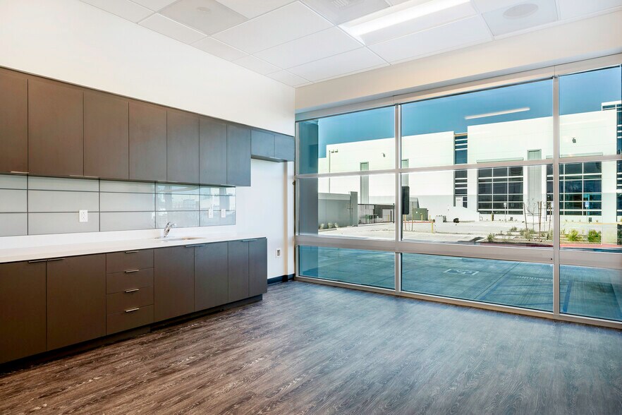 More Photos Of 1601 San Francisco Ave, Long Beach Unknown For Lease