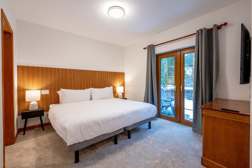 More Photos Of 3012 Alpine Cres, Whistler Hospitality For Sale