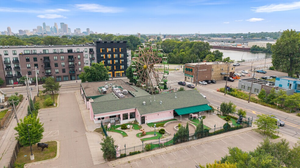 More Photos Of 2501 & 2519 Marshall St NE, Minneapolis Restaurant For Sale