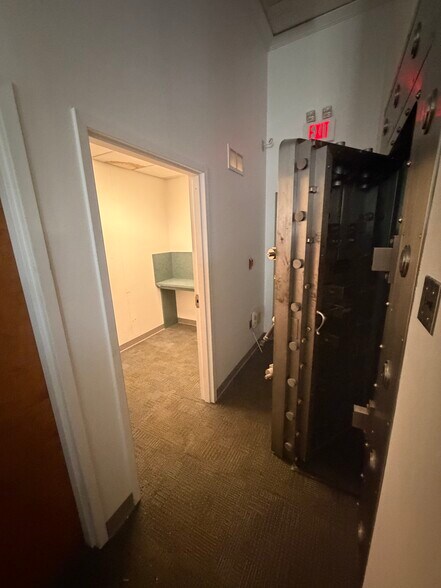 More Photos Of 1575 Brunswick Ave, Lawrence Township Cumberland Bank For Lease