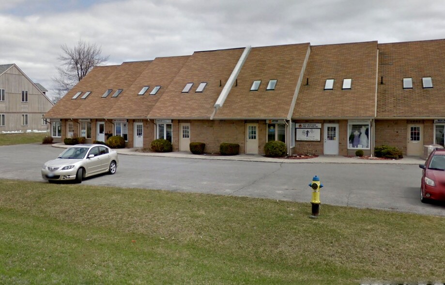 More Photos Of 1044-1058 Gardiners Rd, Kingston Office For Lease