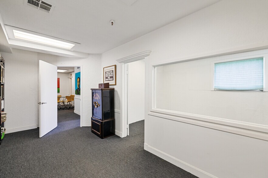 More Photos Of 4775-4779 E Ramon Rd, Palm Springs Warehouse For Sale