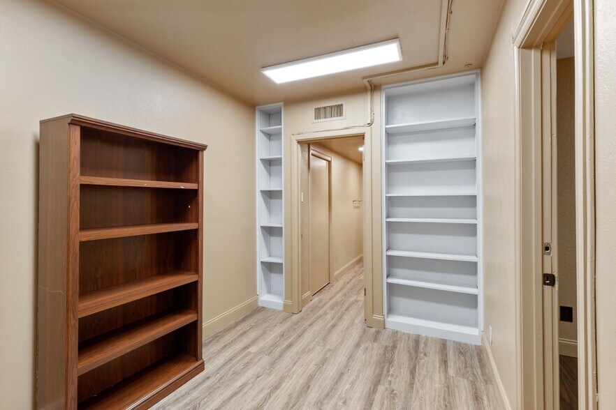 More Photos Of 2003 W Wall St, Midland Office For Sale