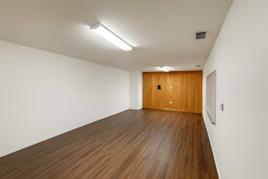 More Photos Of 3500 W Pioneer Pky, Pantego Industrial For Sale