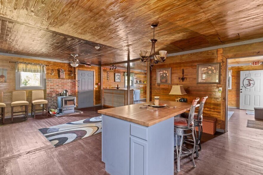 More Photos Of 450 S Oak St, Jackson Storefront Retail Office For Sale