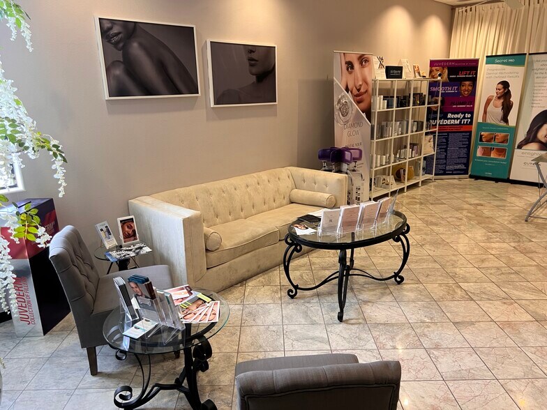 More Photos Of 8867 W Flamingo Rd, Las Vegas Office For Sale