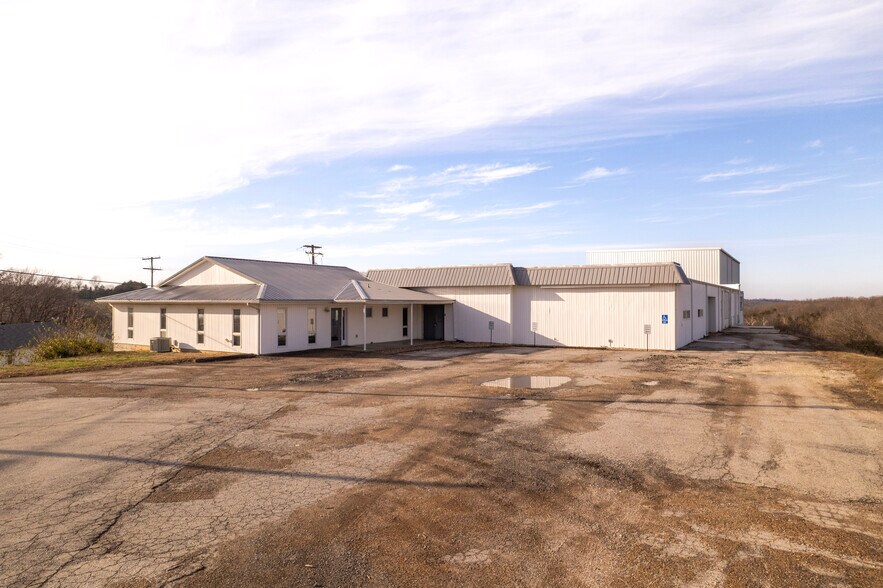 More Photos Of 209 W Main St, Linn Warehouse For Sale