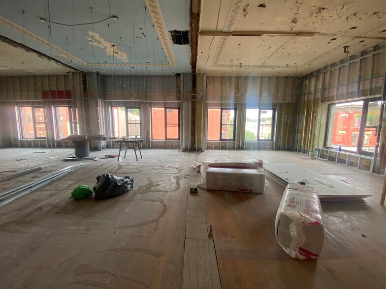 More Photos Of 694 Manhattan Ave, Brooklyn Storefront Retail Office For Lease