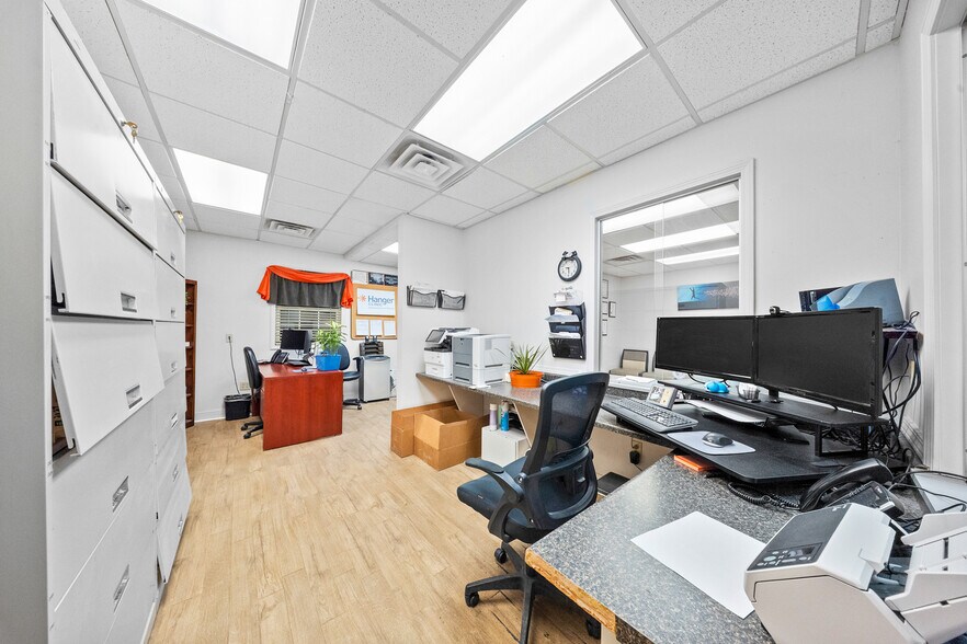 More Photos Of 1901 Winchester Ave, Ashland Office For Sale