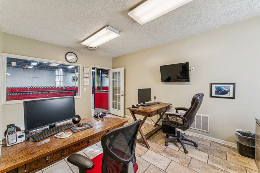 More Photos Of 1839 N 10th St, Kansas City Warehouse For Sale