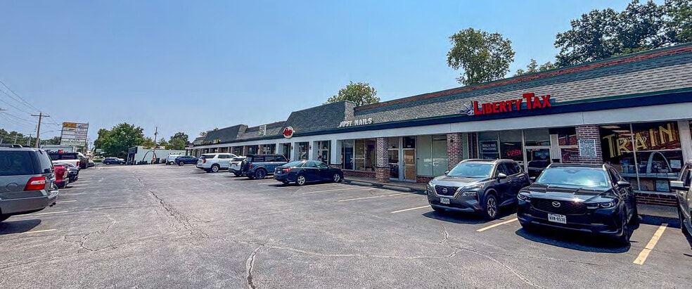 More Photos Of 9814-9833 Manchester Rd, Saint Louis Unknown For Lease