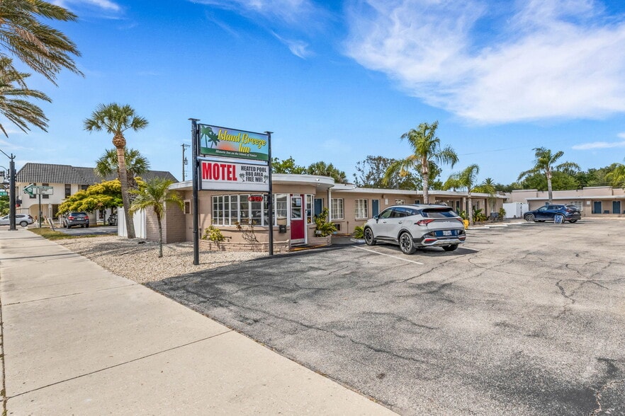 More Photos Of 340 Tamiami Trl S, Venice Hotel For Sale