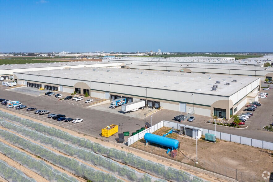 More Photos Of 4485 S Minnewawa Ave, Fresno Warehouse For Lease