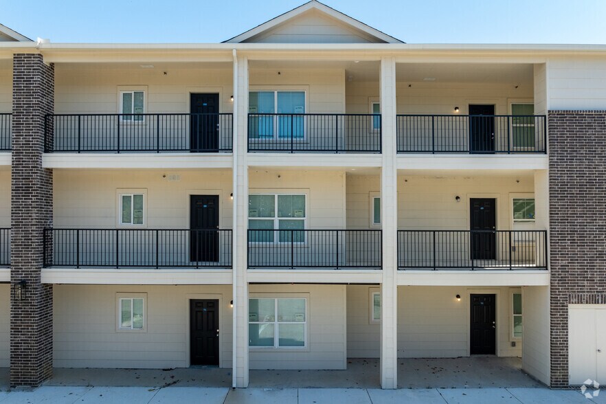 More Photos Of 100 N 5th St, Wylie Apartments For Sale