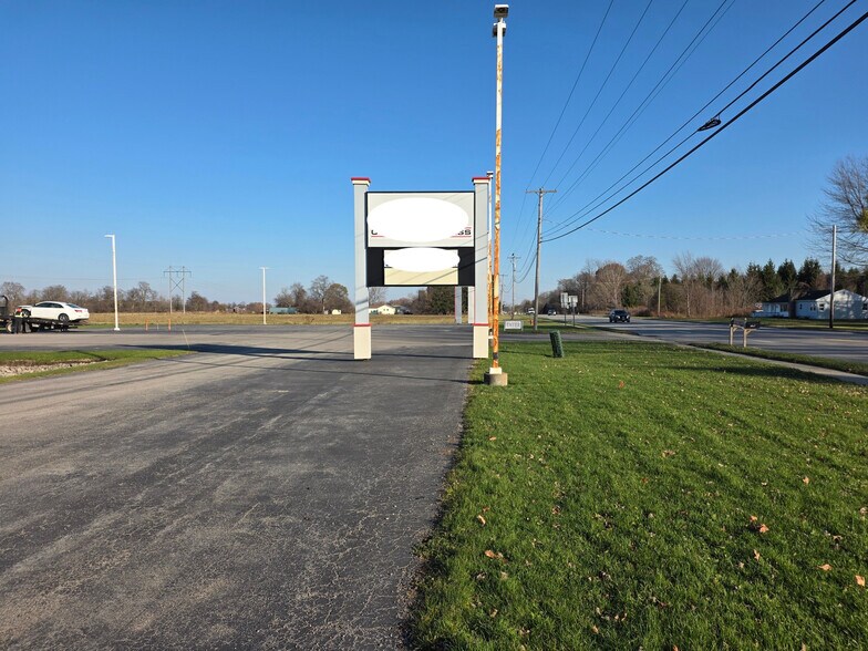 More Photos Of 5967 Robinson Rd, Lockport Auto Dealership For Lease